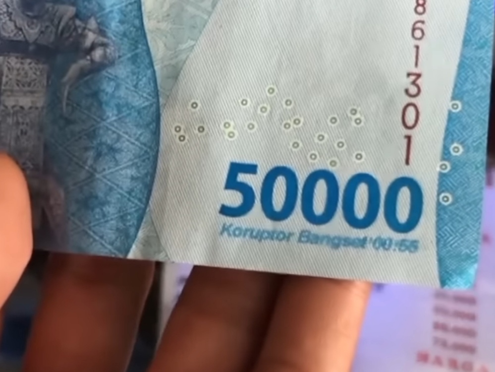 Tangkapan layar uang Rp. 50 ribu viral bertuliskan koruptor bangsat