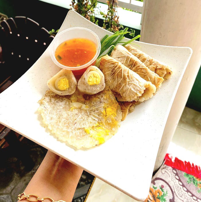 LEZAT: Pentol gape&rsquo; produksi keluarga Isman Adit Purnawan menantang para pemburu kuliner untuk goyang lidah, Sabtu (19/4). (AYU LATIFAH/JPRM)