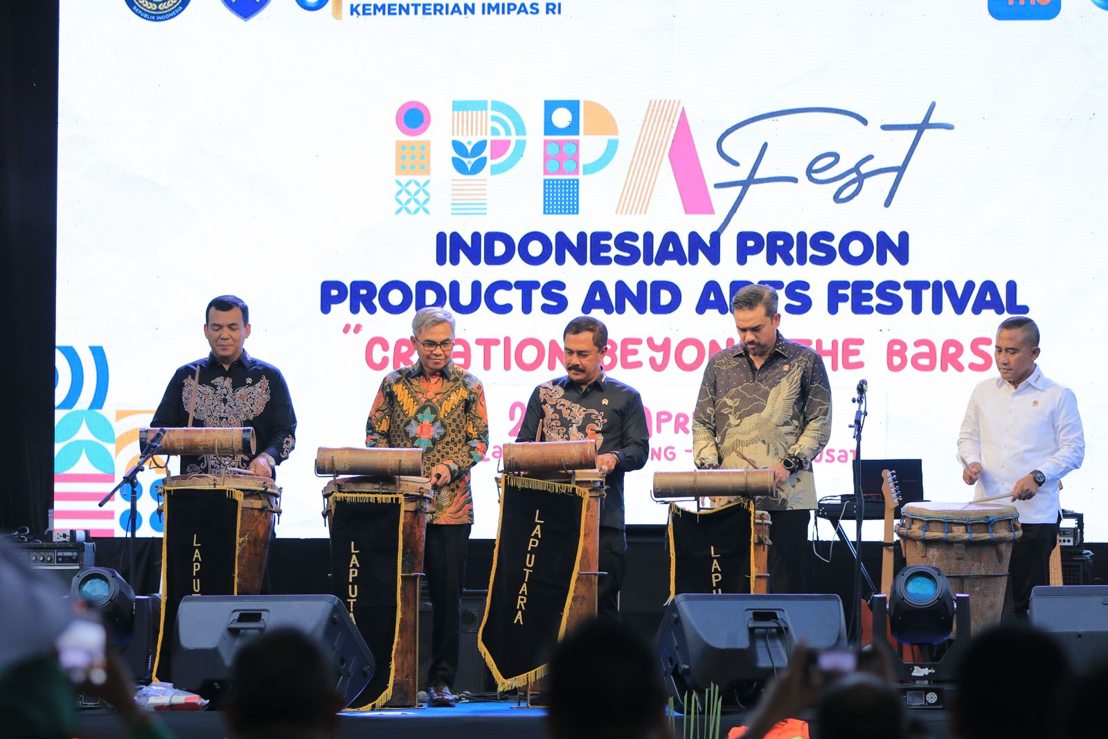 MEMBANGGAKAN: Wemen Imigrasi dan Pemasyarakatan (Silmy Karim), Ketua KPK, Menteri Imigrasi dan Pemasyarakatan (Agus Andrianto), Menteri UMKM (Maman Abdurrahman)