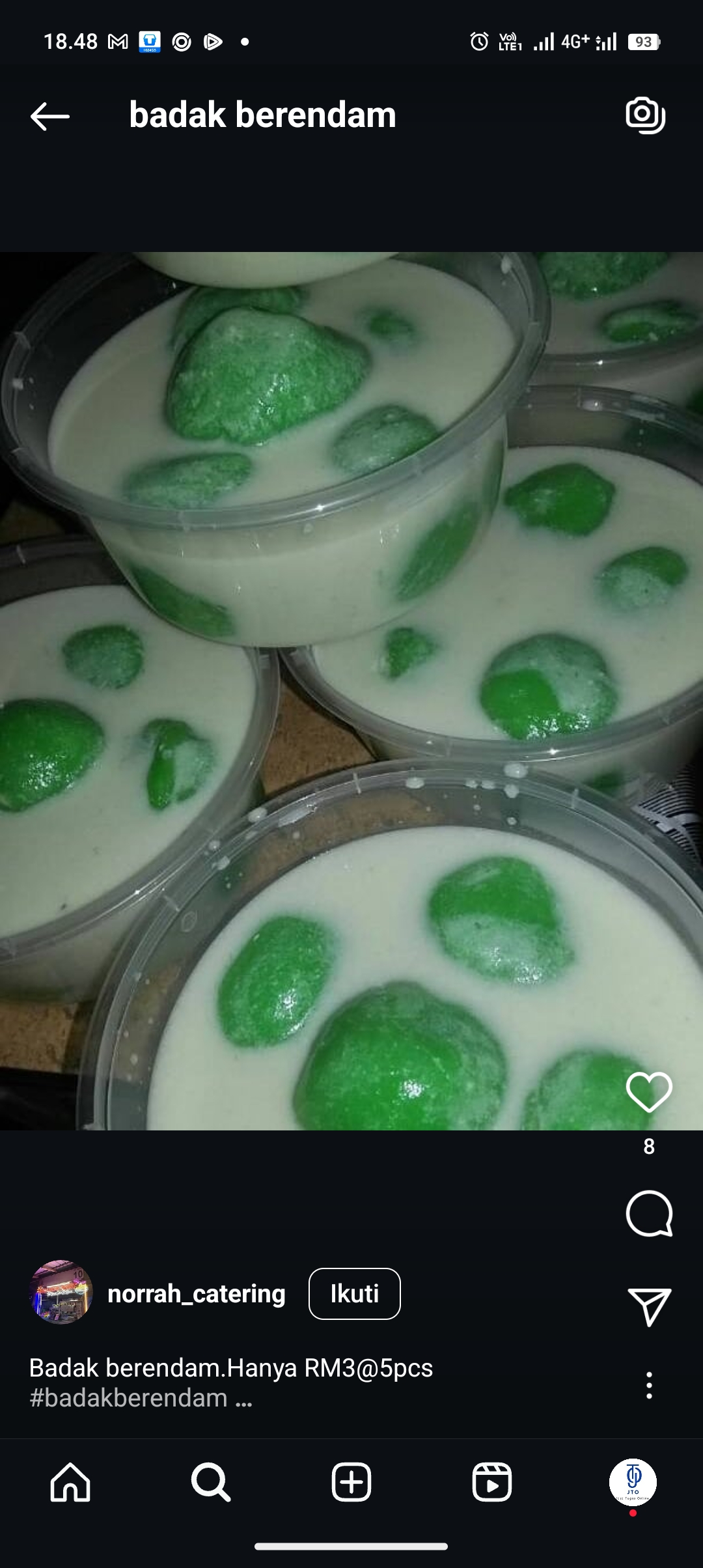 Cemilan unik, badak berendam
