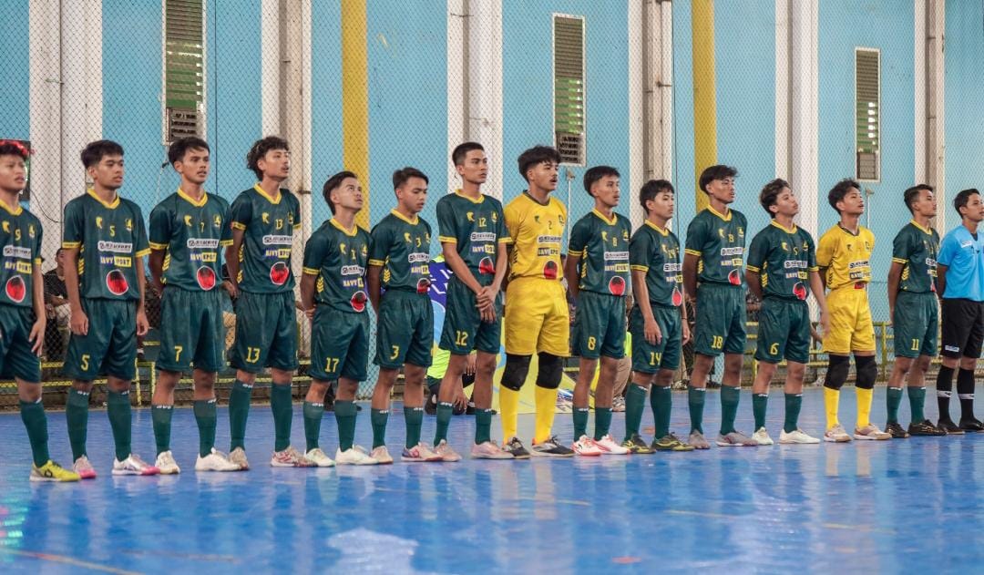 GAGAL: Tim futsal Sumenep saat mengikuti pra-porprov di Gresik pada Minggu (20/4). (AGUS HIMAWAN UNTUK JPRM)