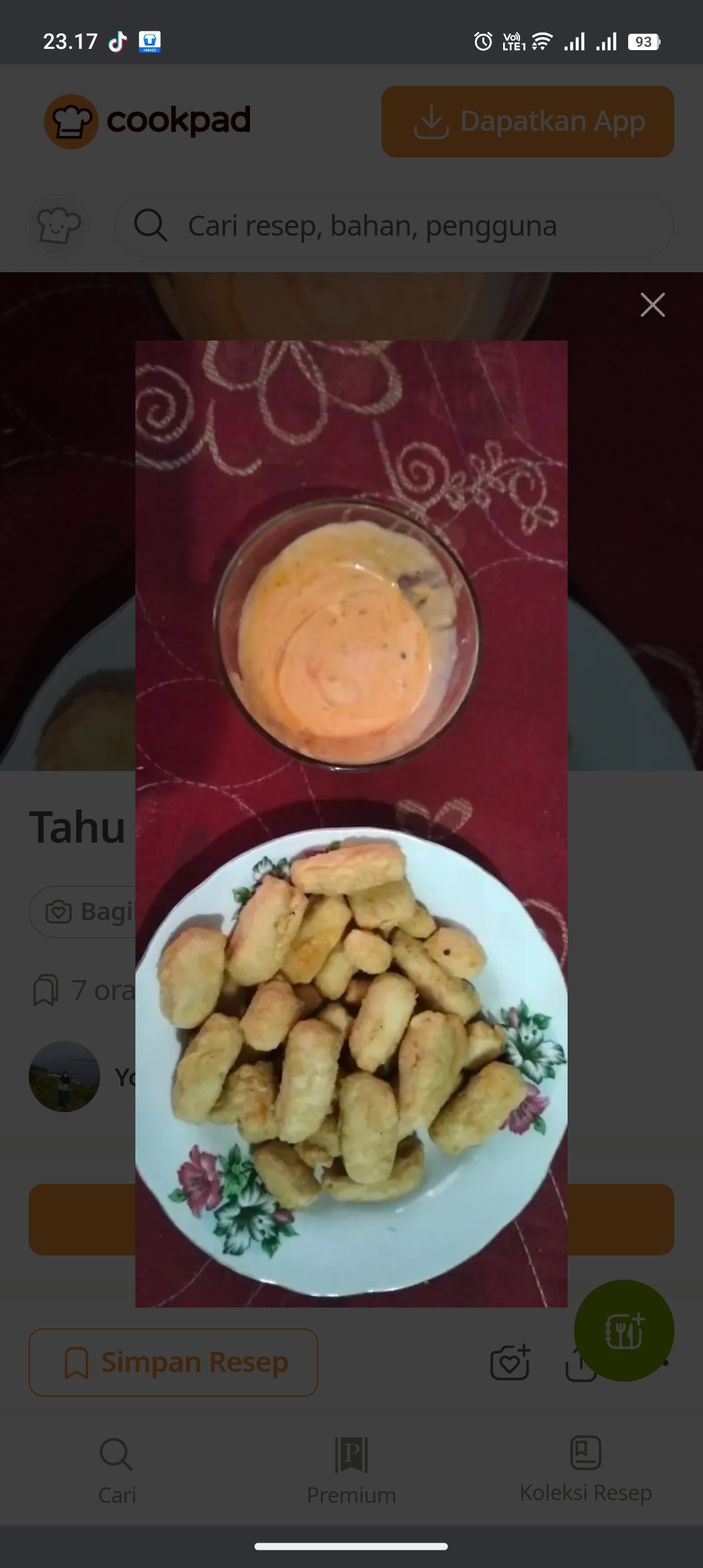 Makan tahu isi saat nyantai