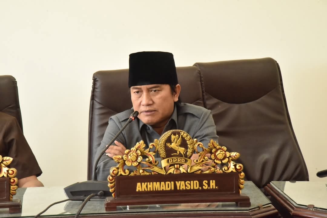 TEGAS: Anggota Komisi III DPRD Sumenep Akhmadi Yasid ketika melaksanakan rapat di internal komisi III. (DPRD UNTUK JPRM)