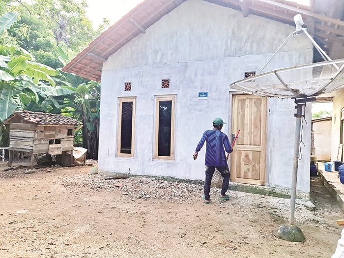 BARU SELESAI: Rumah program BSPS 2024 di Desa Kropoh, Kecamatan/Pulau Raas, Sumenep, yang baru selesai dikerjakan pada Selasa (22/4). (MOH. IQBAL/JPRM)