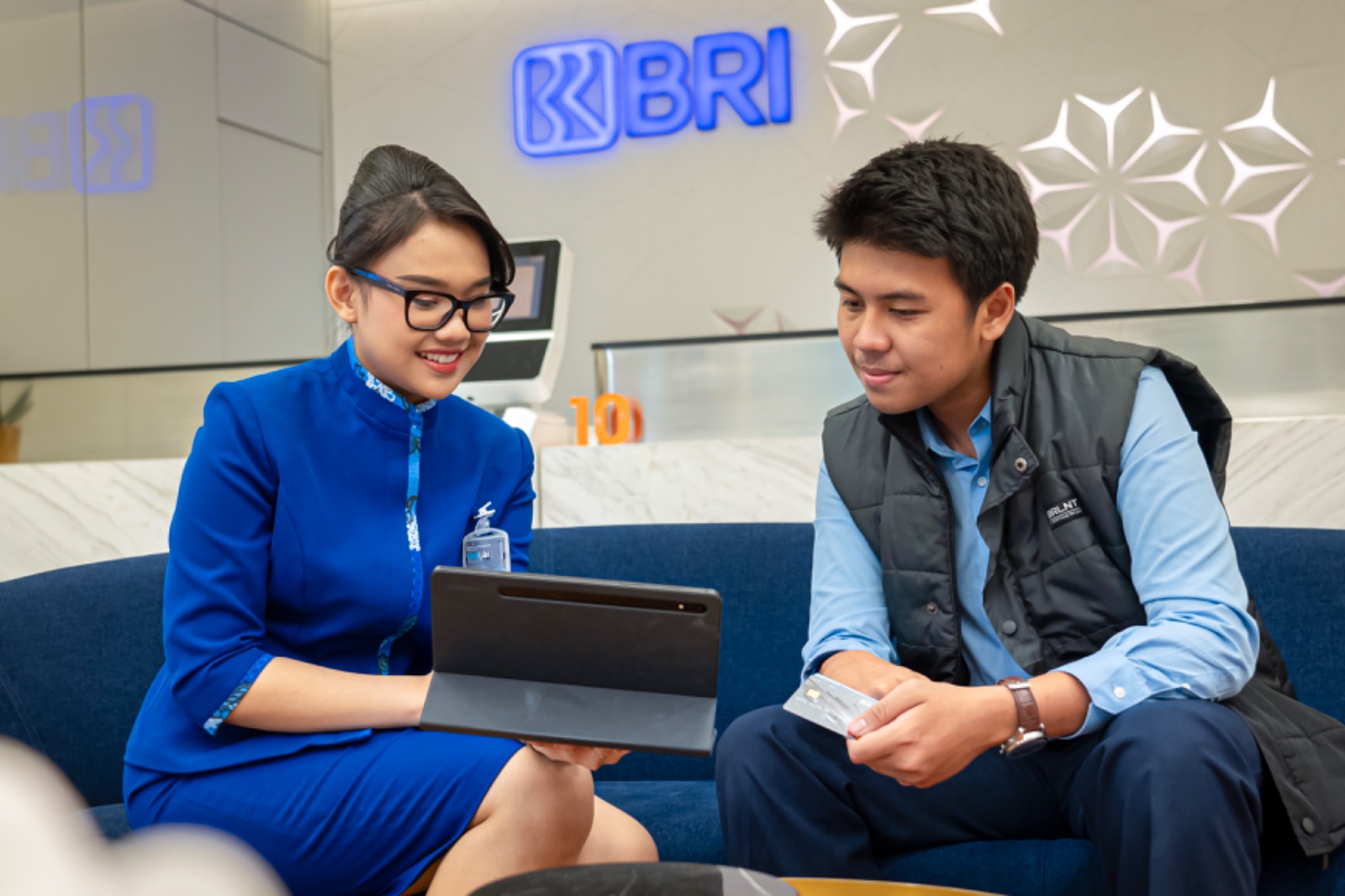 MEMBANGGAKAN: BRI kembali mendapat penghargaan, kali ini sebagai bank service excellence monitor (BSEM) kategori overall digital channel.