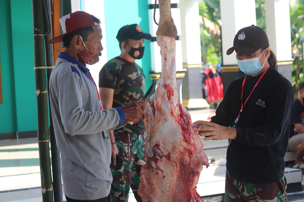 Penjelasan secara fiqih hukum panitia mengkonsumsi daging qurban