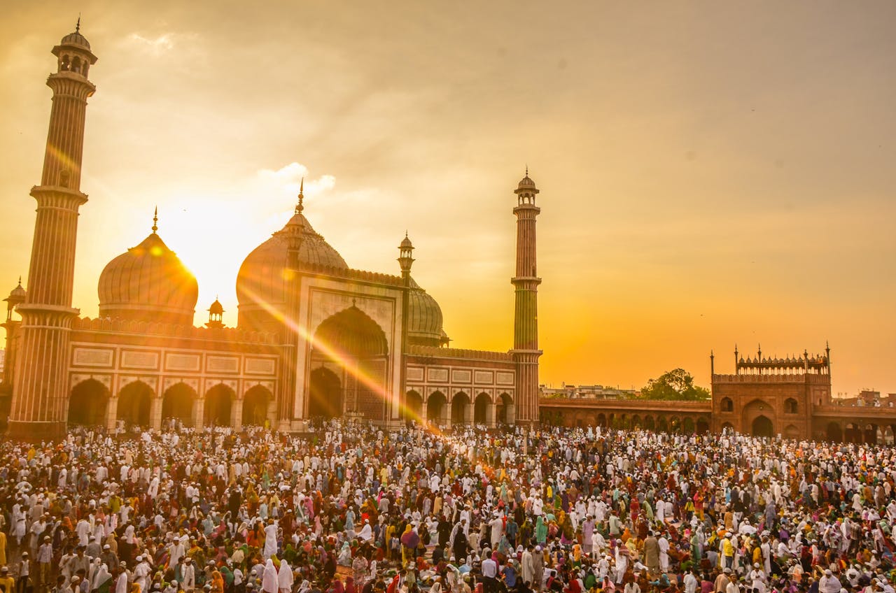 Ada hubungan erat antara perayaan Hari Raya Idul Adha dengan haji