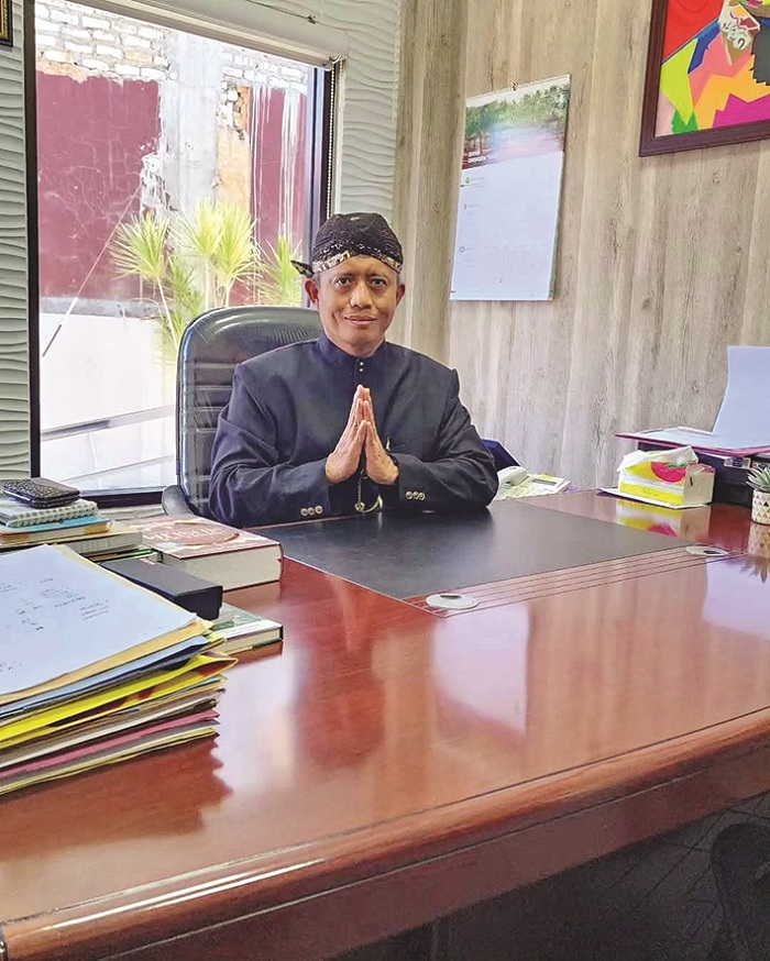 BERWIBAWA: Direktur Utama BPRS Bhakti Sumekar Hairil Fajar. (BPRS UNTUK JPRM)