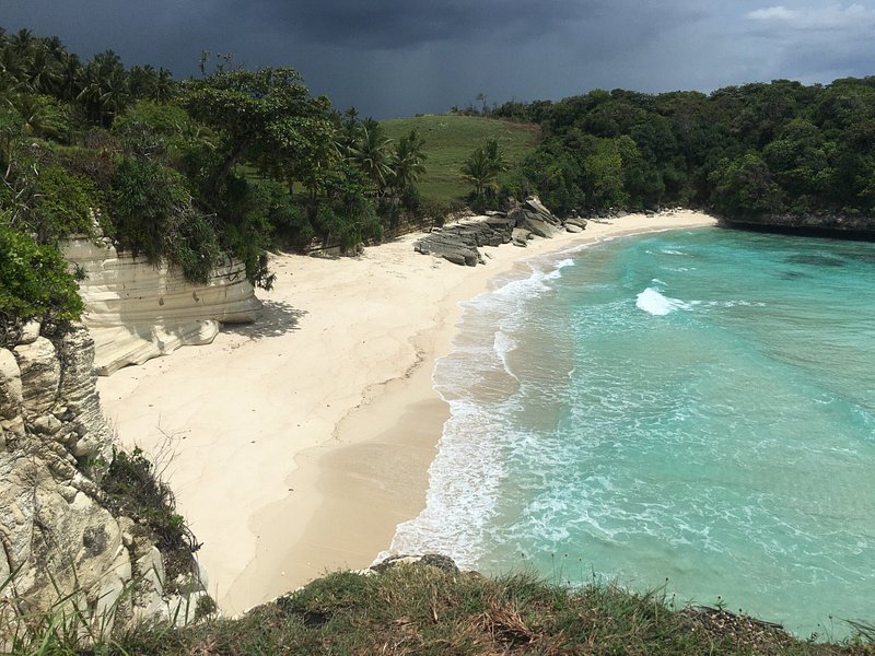 Sudut keindahan wisata pantai watu bella