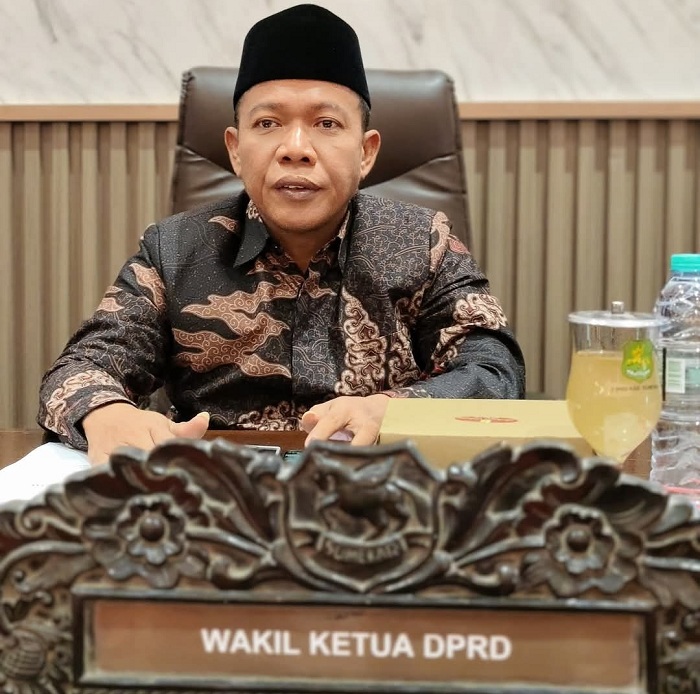 TEGAS: Wakil Ketua DPRD Sumenep Dul Siam ketika mengikuti rapat paripurna di kantor dewan. (DPRD UNTUK JPRM)