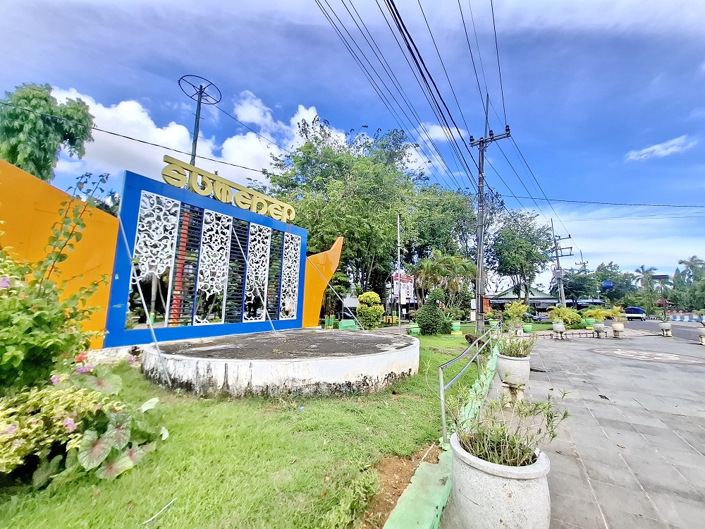 BELUM TERPASANG: Kondisi Taman Bunga Pottre Koneng di Kelurahan Pajagalan, Kecamatan Kota, kemarin.