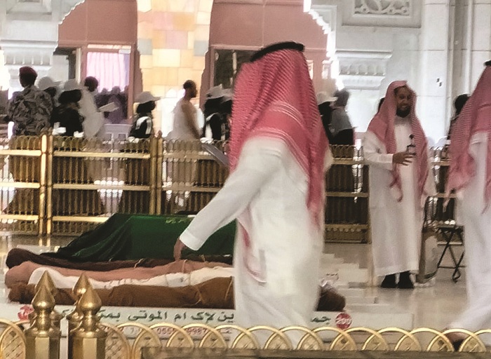 MENINGGAL DUNIA: Prosesi salat jenazah Maridah binti Rabbisin Asdin di Masjidilharam Selasa (3/6). (NURUL YAKIN UNTUK JPRM)