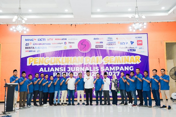 KHIDMAT: Suasana pengambilan sumpah pengurus AJS periode 2025&ndash;2027 di gedung Balai Pertemuan Umum (BPU) Sampang Rabu (11/6). (PROKOPIM UNTUK JPRM)