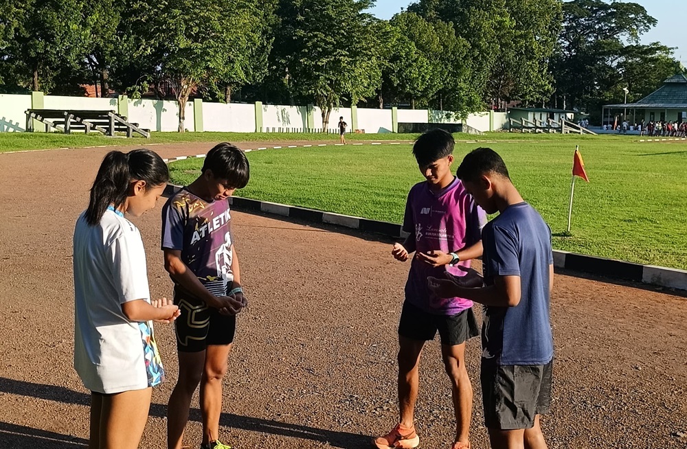 BIBIT UNGGUL: Atlet PASI Sampang mengikuti putlaskab di Kota Surabaya kemarin.