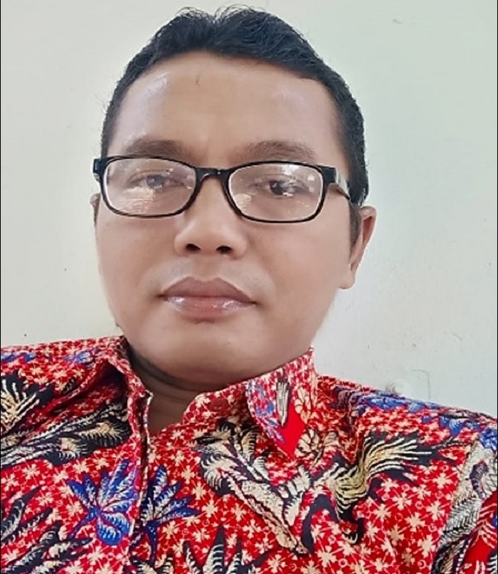 Moh. Siri, guru SDN Bangkes 1.