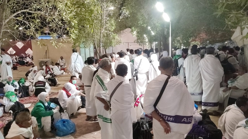 AGAMIS: Para jemaah haji asal Kabupaten Sumenep saat berangkat ke Mu&rsquo;tazilah.