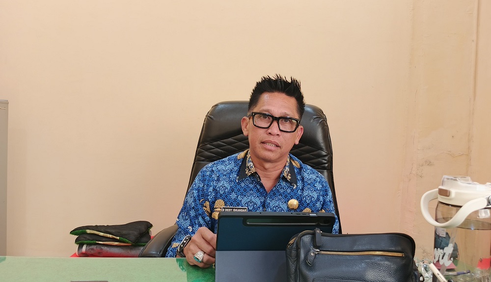 PAPARAN: Kabag Perekonomian dan SDA Setkab Sumenep Dadang Dedy Iskandar saat ditemui di ruang kerjanya.