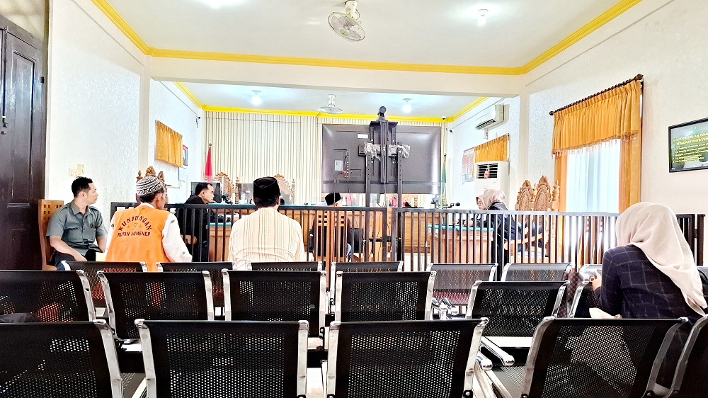 TERTIB: Suasana sidang pembacaan tuntutan terhadap Agus Hariyanto, terdakwa KDRT di Pengadilan Negeri Sumenep kemarin.