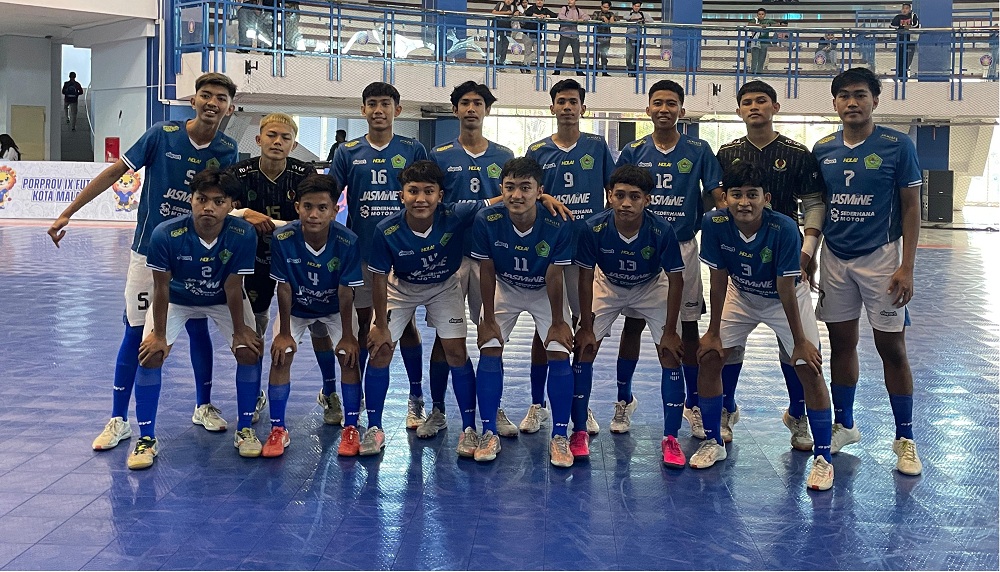 MAKSIMAL: Pemain futsal Pamekasan berfoto bersama sebelum laga melawan Kota Batu di Graha Polinema kemarin.