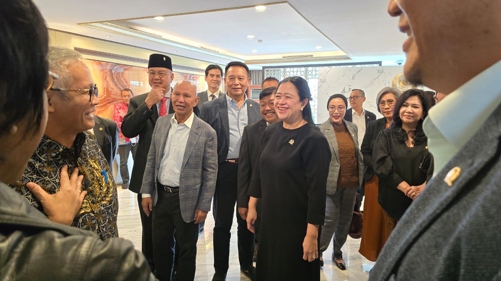 Ketua Banggar DPR RI MH Said Abdullah bersama Ketua DPR RI Puan Maharani beserta pejabat lainnya dalam suatu kesempatan.