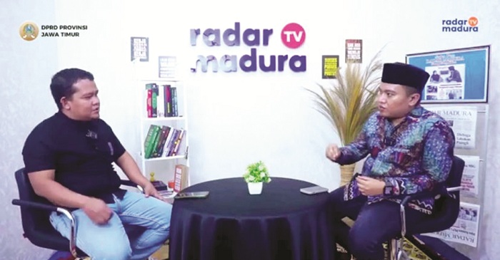 LINGKUNGAN: Kabiro Pamekasan Moh. Subhan saat podcast dengan anggota Komisi D DPRD Jatim beberapa waktu lalu. (FAHMI JALIL UNTUK JPRM)