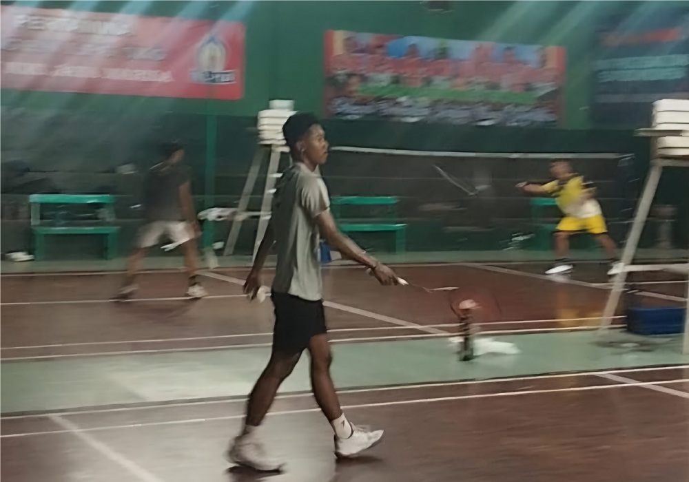 FOKUS: Atlet bulu tangkis Sumenep saat melakukan latihan sebelum berlaga di porprov pada Juni lalu.