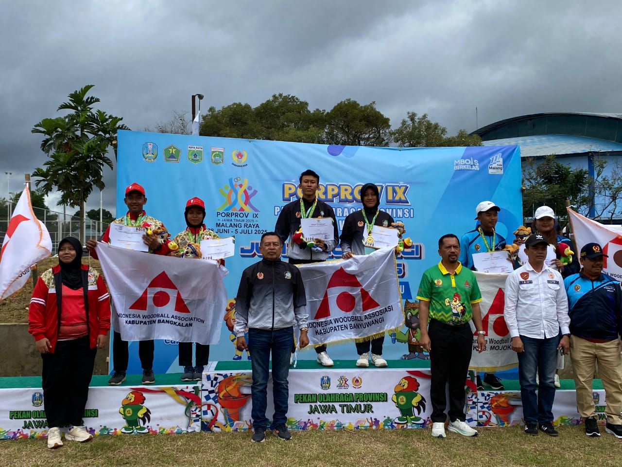 NAIK PODIUM: Atlet woodball Bangkalan berhasil menyumbang medali perak Poprov IX Jatim, Jumat (4/7).