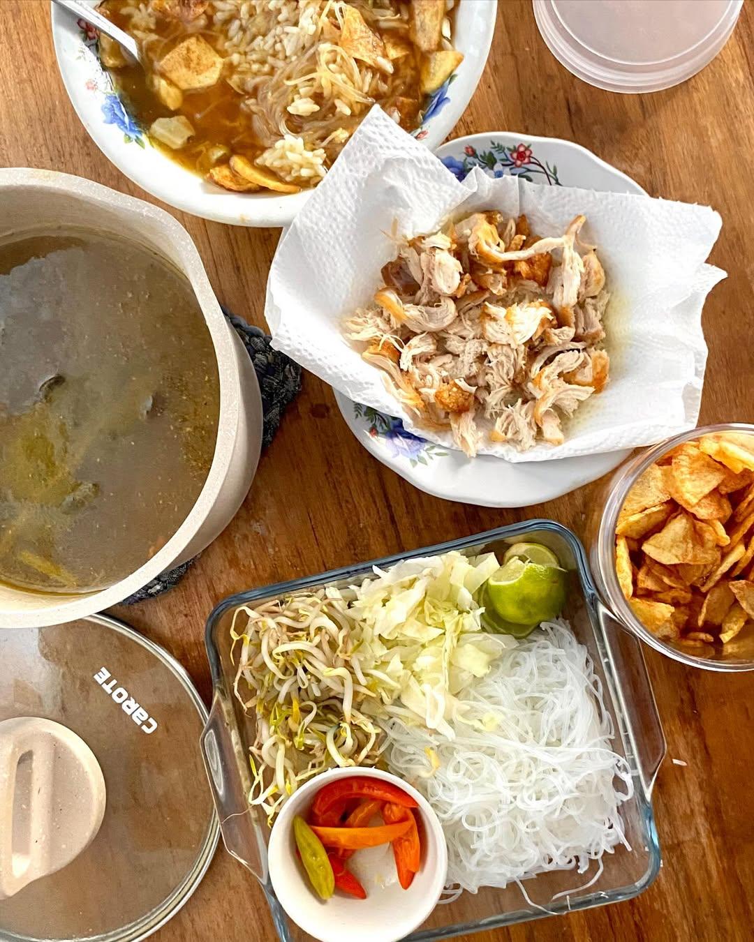 bahan-bahan dan proses pembuatan Soto Ayam Bening