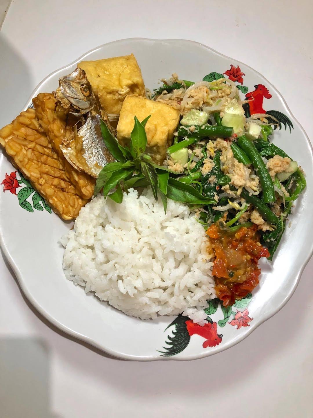 Buat Sarapan Pagi yang pasti bikin keluarga senang dengan urap sayur