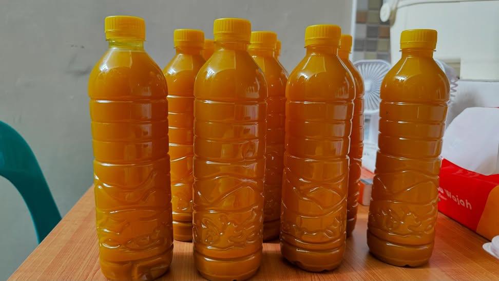 Minuman tradisional kunyit asam atau simon yang kaya manfaat