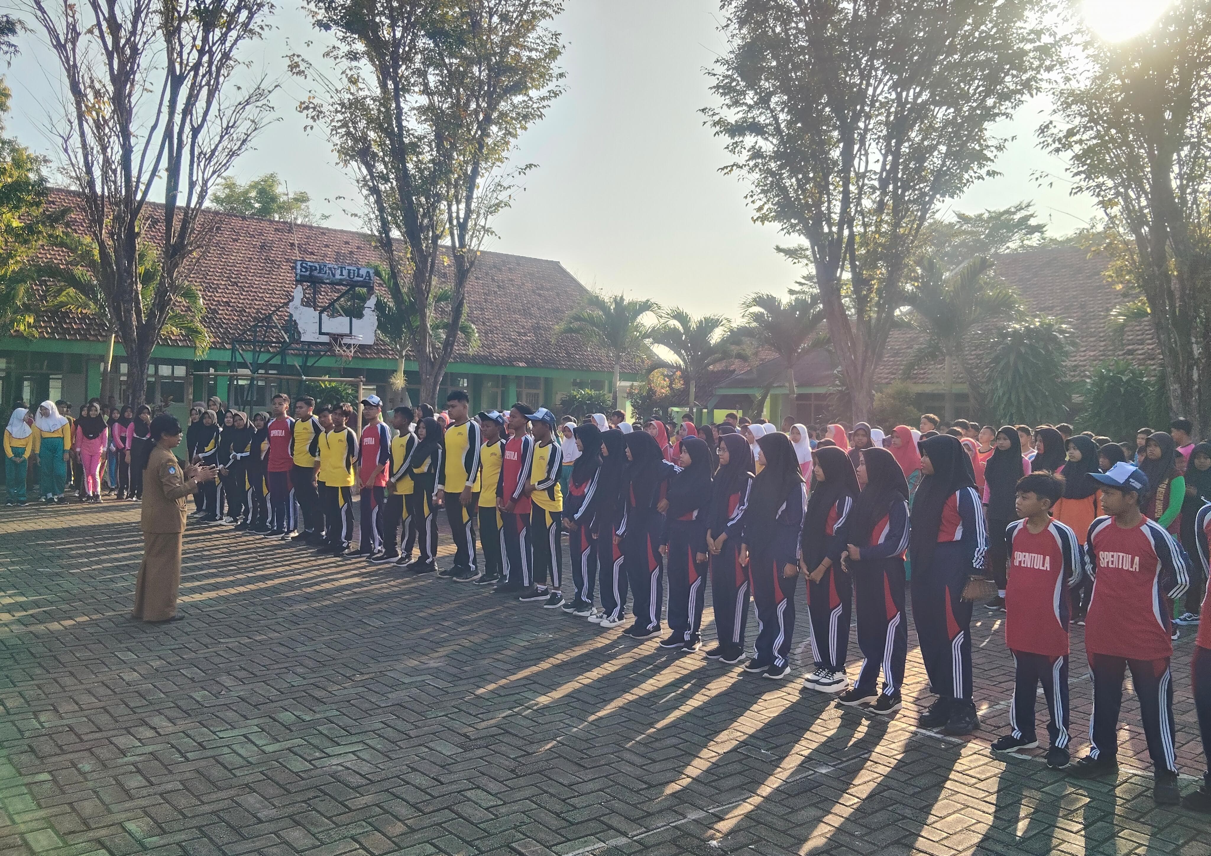RAPI: Siswa baru SMPN 1 Labang mengikuti kegiatan pengenalan di sekolahnya kemarin.