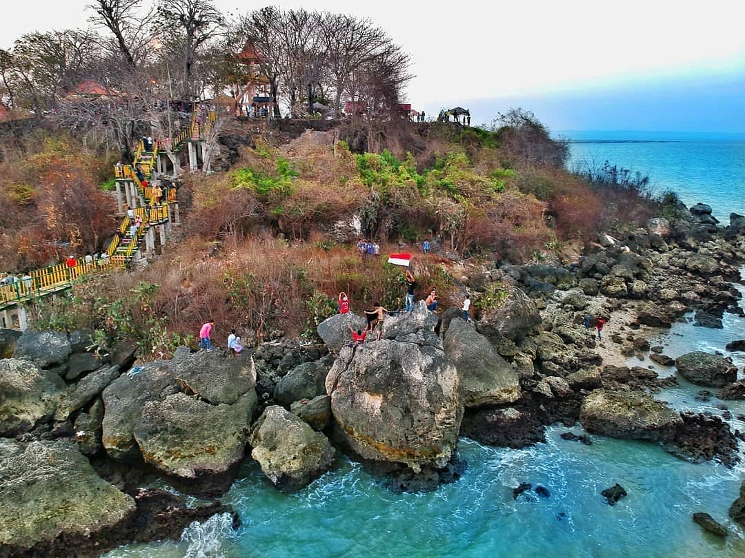Pantai Jumiang yang ada di Madura