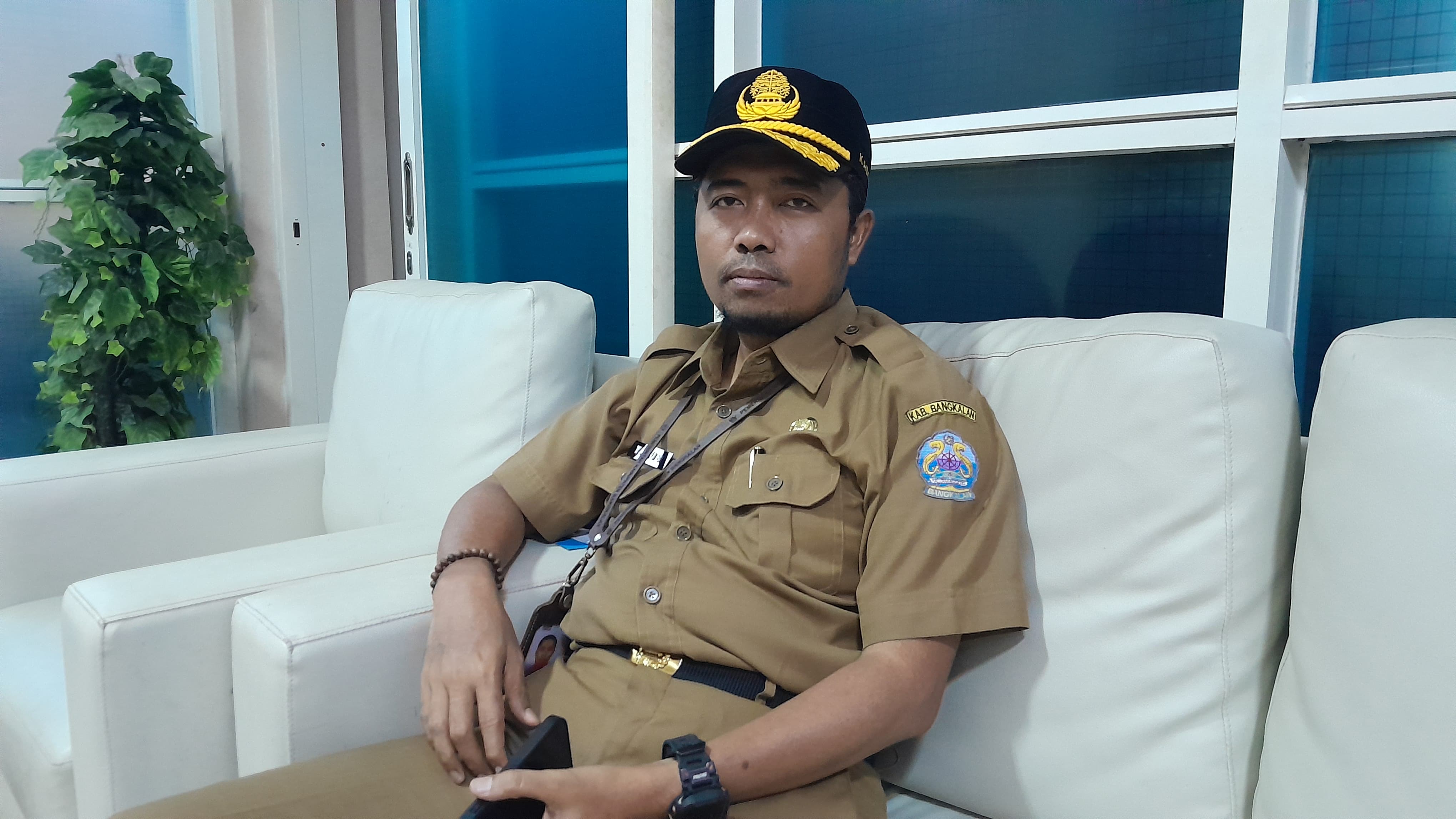 BERWIBAWA: Kepala Dispendik Bangkalan Muhammad Yakub saat ditemui JPRM di ruang kerjanya, Selasa (15/7)