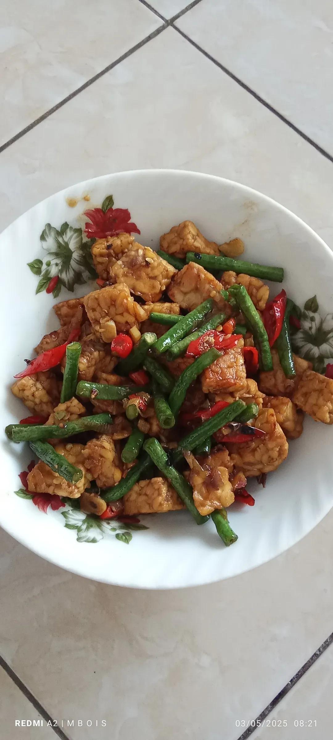 Oseng tempe manis buat makan bareng keluarga