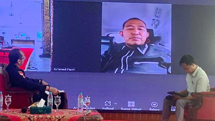 TERBUKA: Bupati Sumenep Achmad Fauzi Wongsojudo menyampaikan sambutan dalam acara FGD bersama Paguyuban Pengusaha Rokok Sumenep di Pendopo Keraton Sumenep, Kamis (17/7).