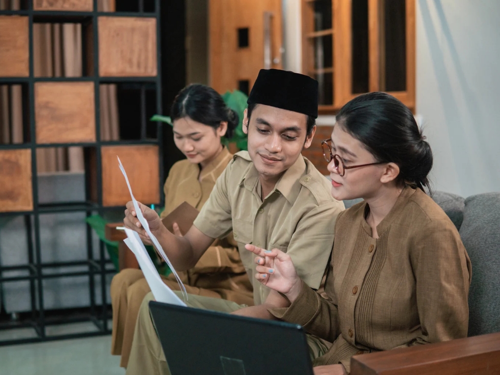 Ilustrasi mempersiapkan berkas berkas untuk pendaftaran CPNS dan PPPK 2025