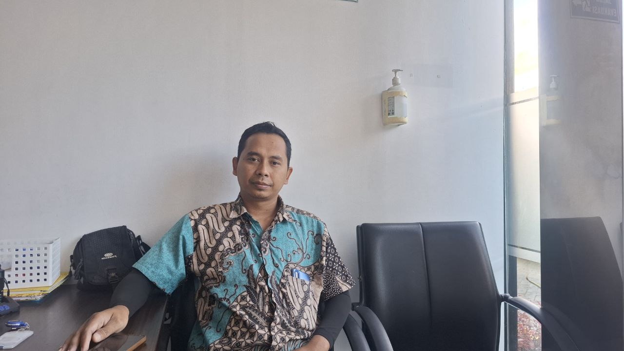 PENERIMA MANFAAT: Abrori Rois, warga Kecamatan Palengaan, Kabupaten Pamekasan.