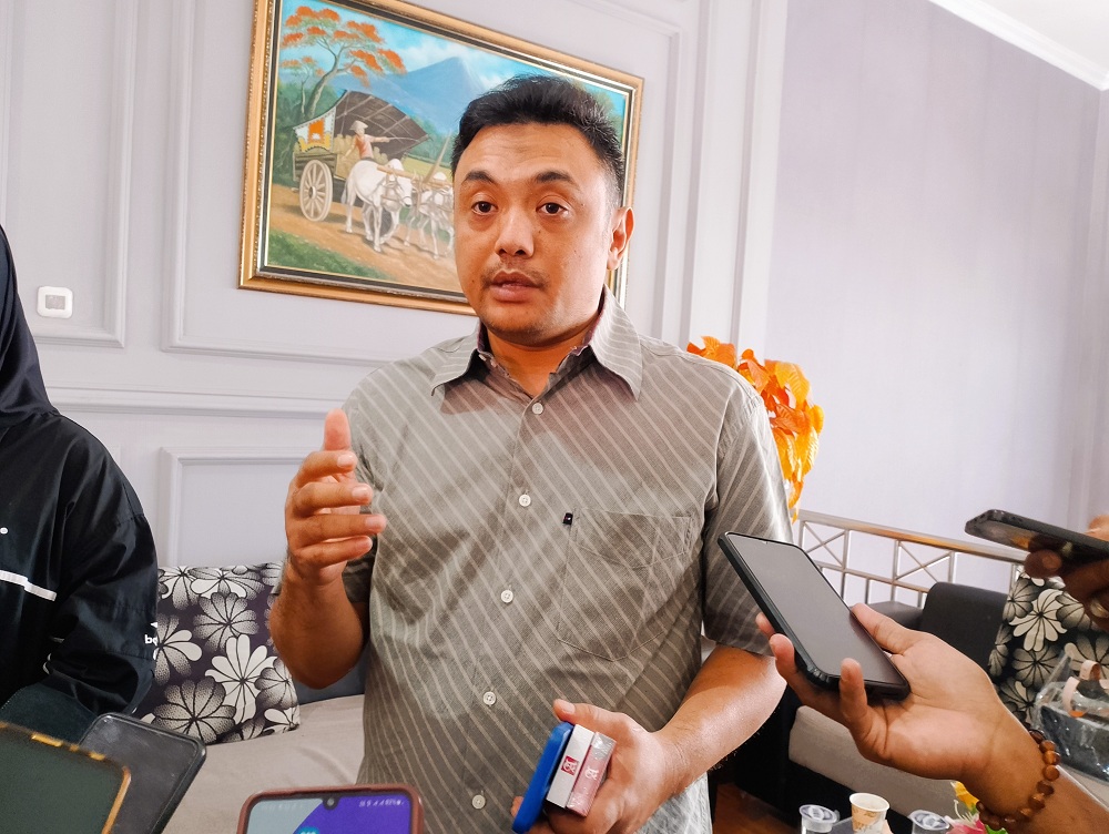 PENEGAK HUKUM: Kasi Intelijen Kejari Sampang Diecky E.K. Andriansyah saat ditemui di kantornya, Kamis (31/7).