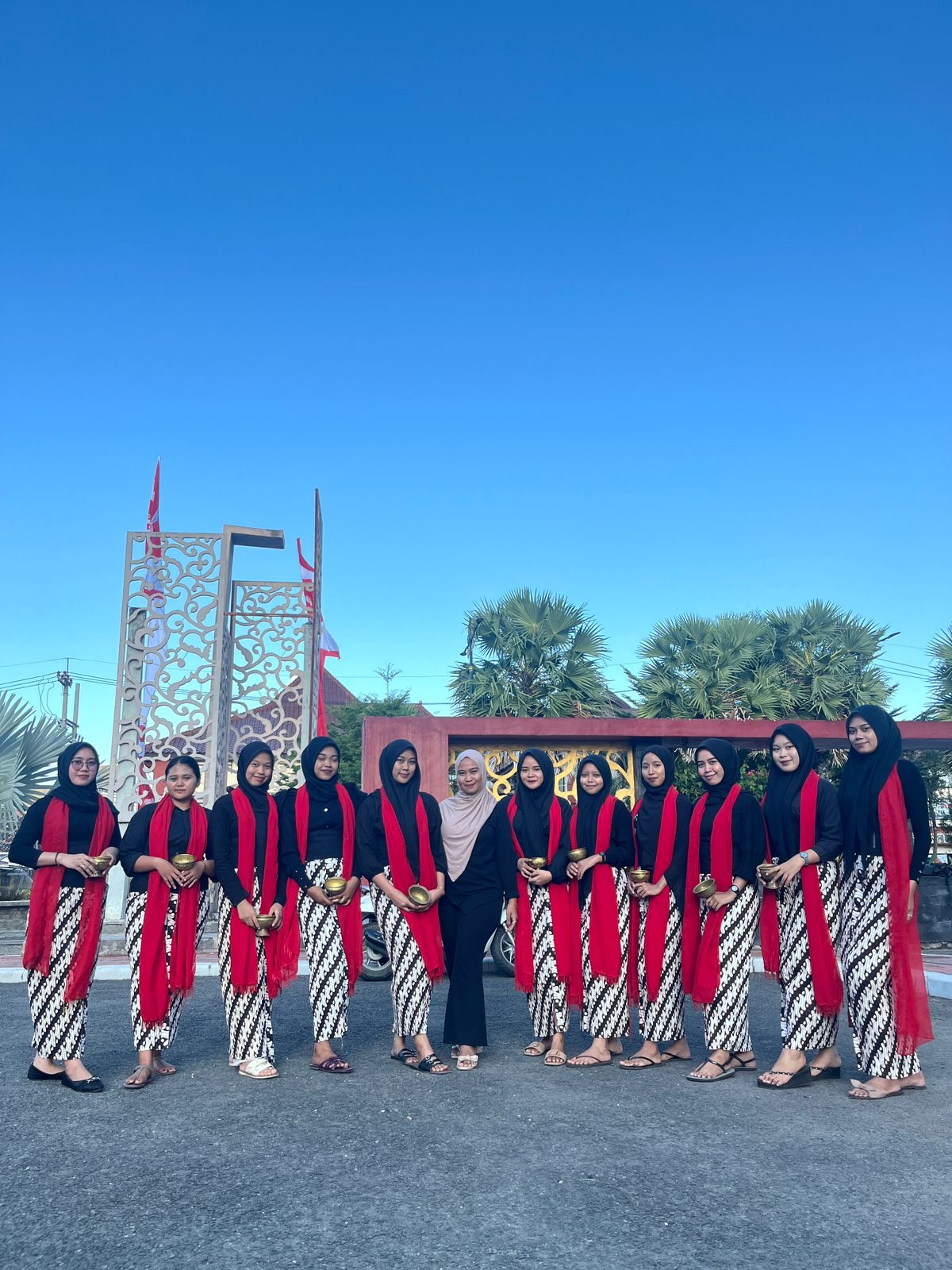 LATIHAN: Para seniman Sumenep siap memukau Wonderful Artchipelago Carnival Indonesia (WACI) 2025 di Jember.
