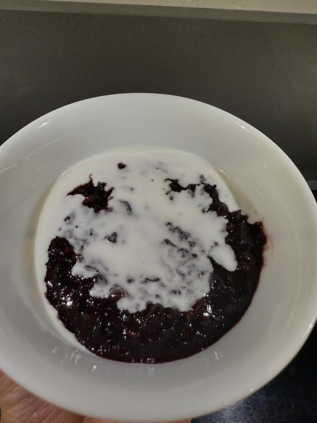 Bubur ketan hitam yang rasanya selalu bisa ngobati kangen masa kecil