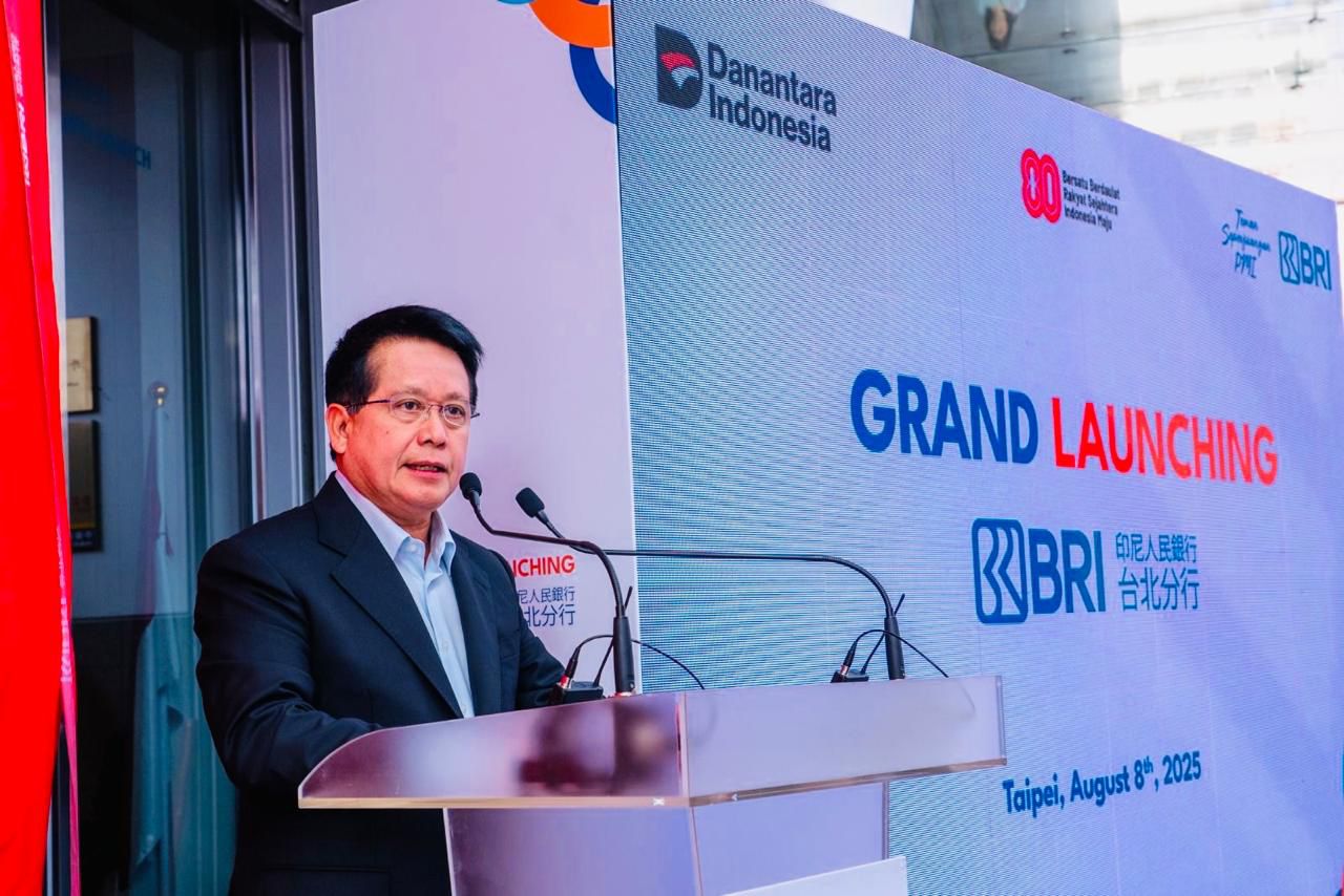 DIRESMIKAN : Direktur Utama BRI Hery Gunardi, saat membuka grand launching BRI Cabang Taipe pada Jumat (8/8/2025).