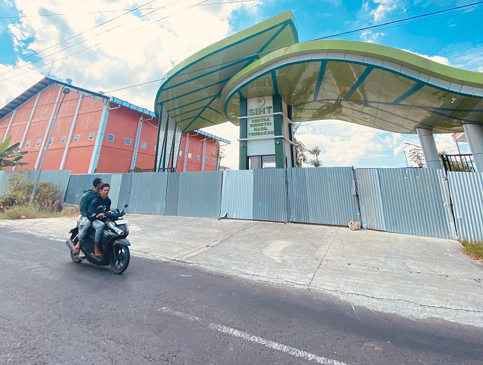 TERTUTUP: Bangunan SIHT di Desa Gugul, Kecamatan Tlanakan, Pamekasan. (MOH. IQBAL AFGANI/JPRM)
