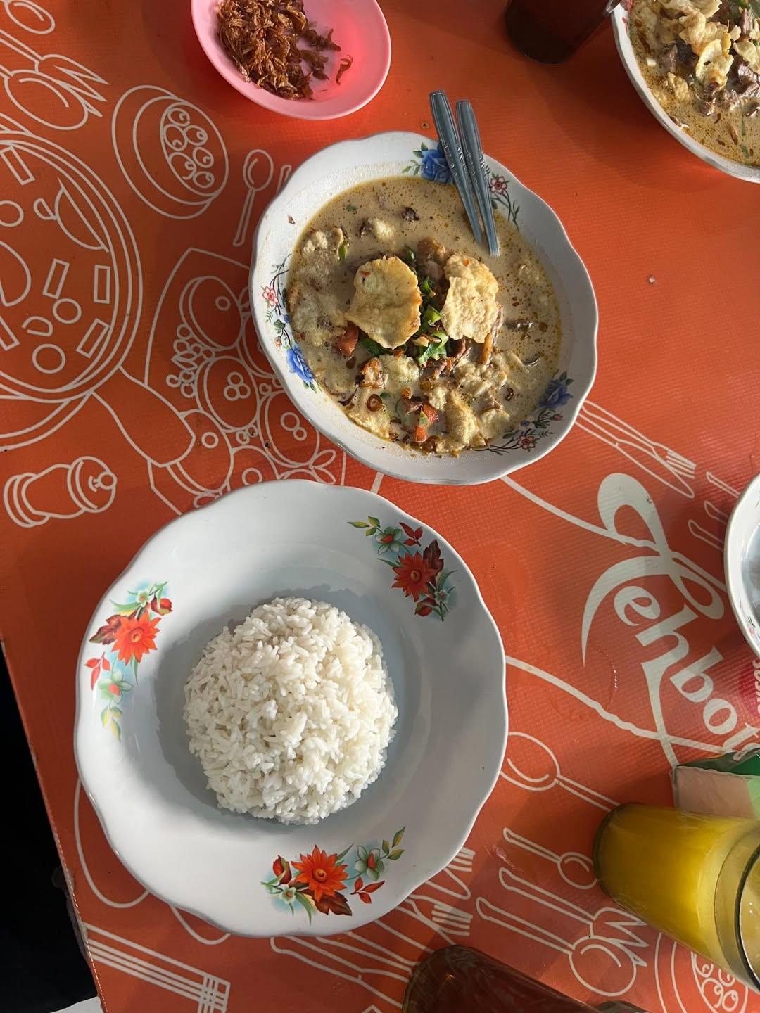 Menikmati Soto Betawi yang dibuat sendiri di rumah