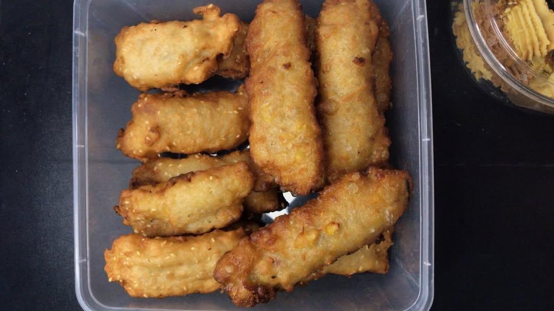 Pisang goreng wijen yang pasti bikin suami senang.