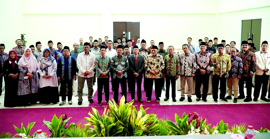 SOLID: Para pimpinan perguruan tinggi se-Madura berfoto bersama dalam di UIN Madura Selasa (12/8). (UIN MADURA UNTUK JPRM)