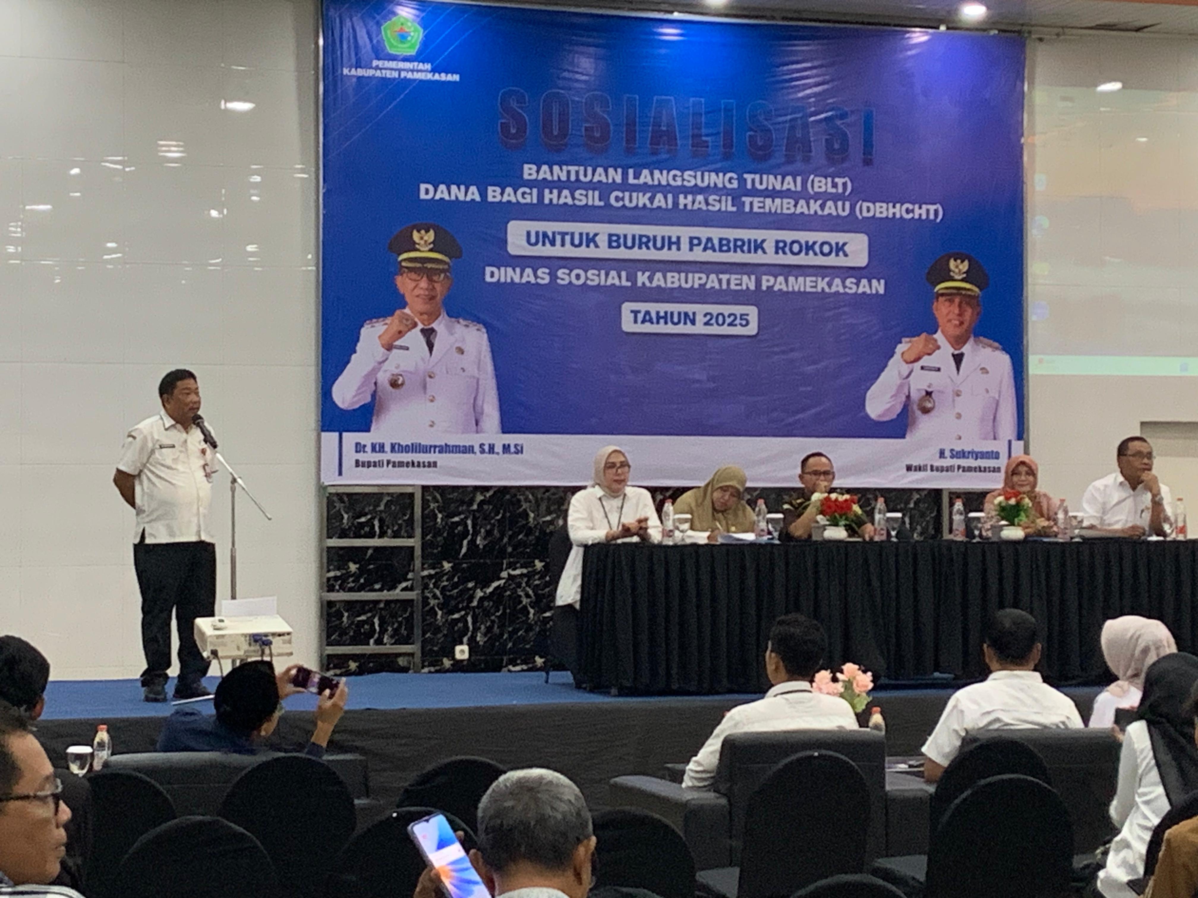 PENJELASAN: Perwakilan pabrikan rokok mengikuti sosialisasi di Hotel Cahaya Berlian, Rabu (16/7).