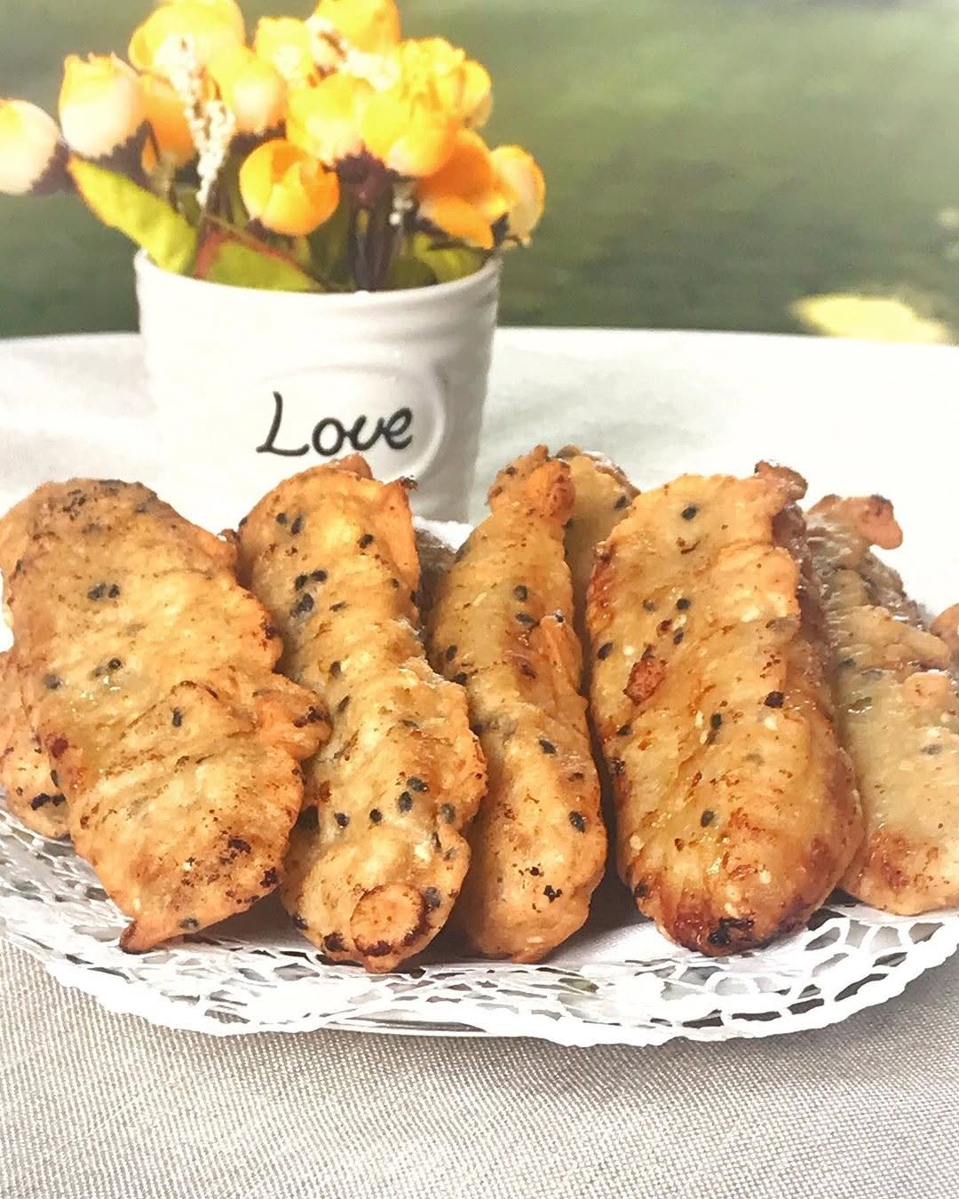 Menikmati pisang goreng thailand yang super gurih