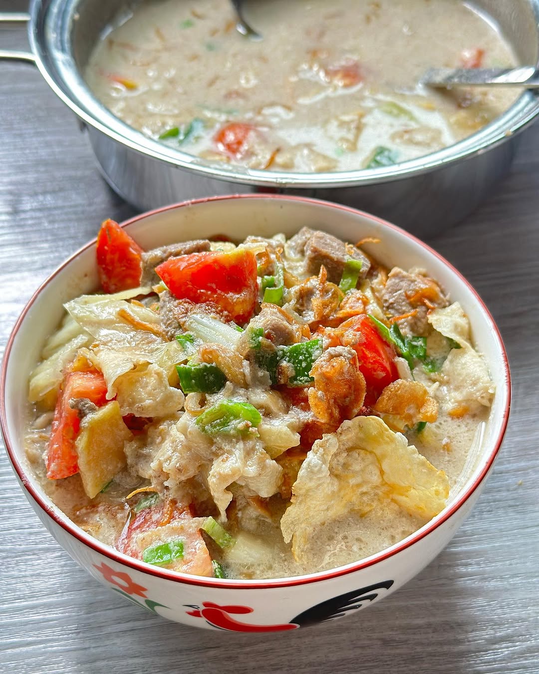 Siapa yang gak bakal ketagihan dengan kenikmatan Soto Betawi ini