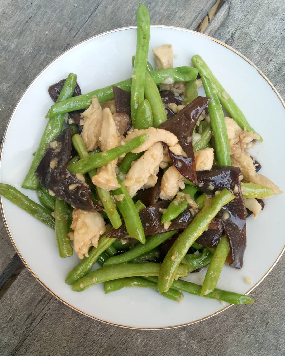 Kenikmatan tumis ayam jamur kuping