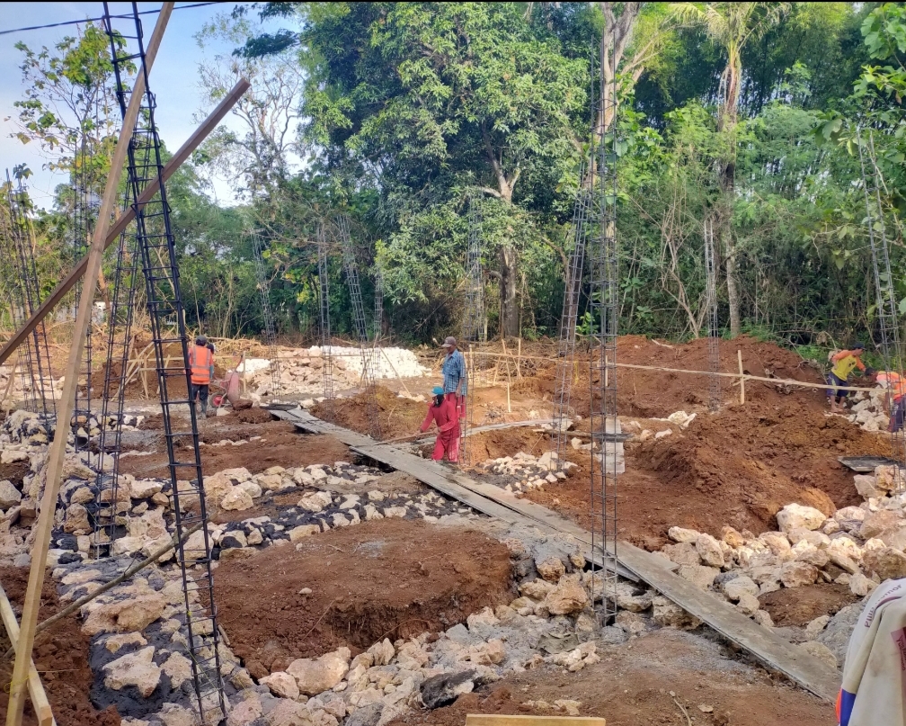 PONDASI: Salah satu lokasi pengerjaan Pustu di Kabupaten Sampang.